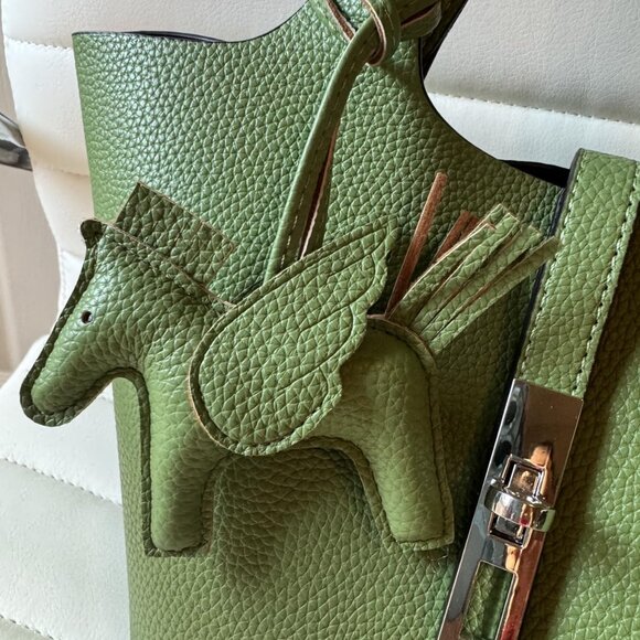 Neiman Marcus Pistachio Green Vegan Leather Bucket Purse - Picture 3 of 5